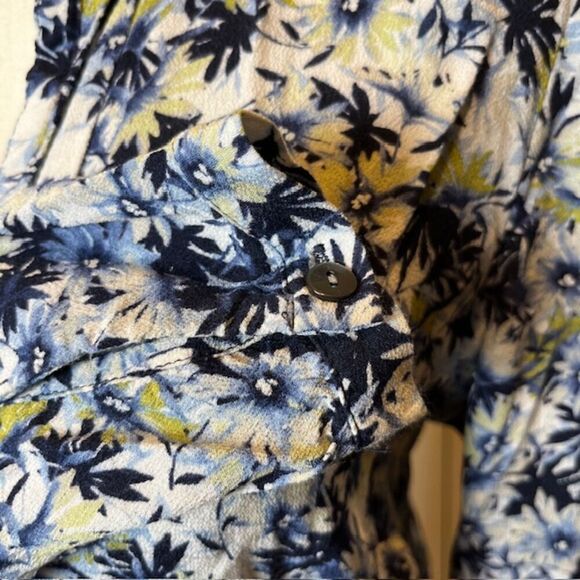 J Jill Women's Blouse Floral Print Navy White Green Crepe Light Size Medium - Picture 3 of 9